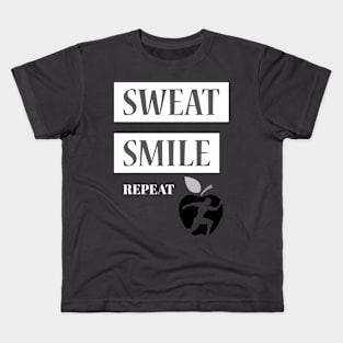 Sweat, Smile, Repeat. Fitness Kids T-Shirt